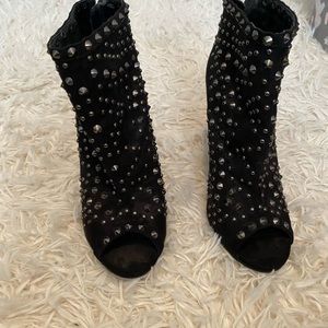 Brand new le chateau booties